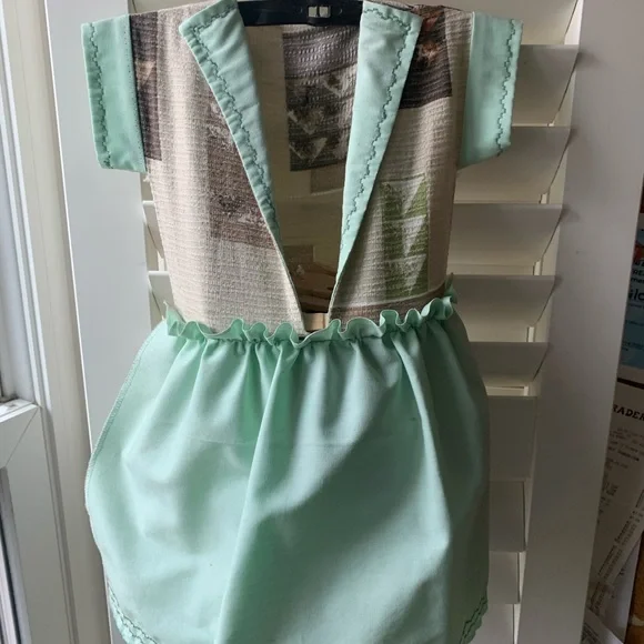 New vintage homemade clothesline bag w/ 100 new wood clips.